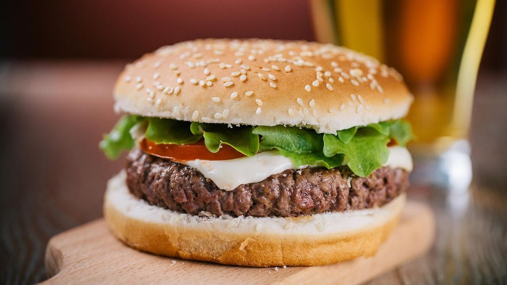 Maistuuko sinulle hampurilaisen ja oluen yhdistelmä?