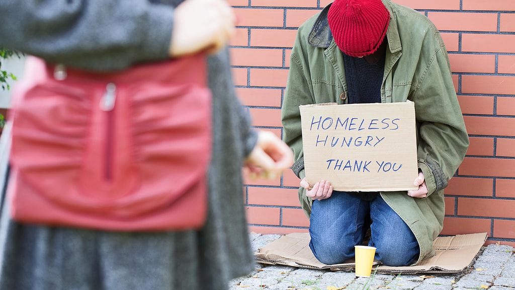 Mitä sinä olisit tehnyt vastaavassa tilanteessa? Auttanut vai kävellyt ohi?