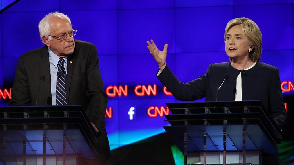 "Demokraattiseksi sosialistiksi" itseään kutsuva senaattori Bernie Sanders (vas.) on petrannut asemiaan kilvassa demokraattien presidenttiehdokkuudesta.
