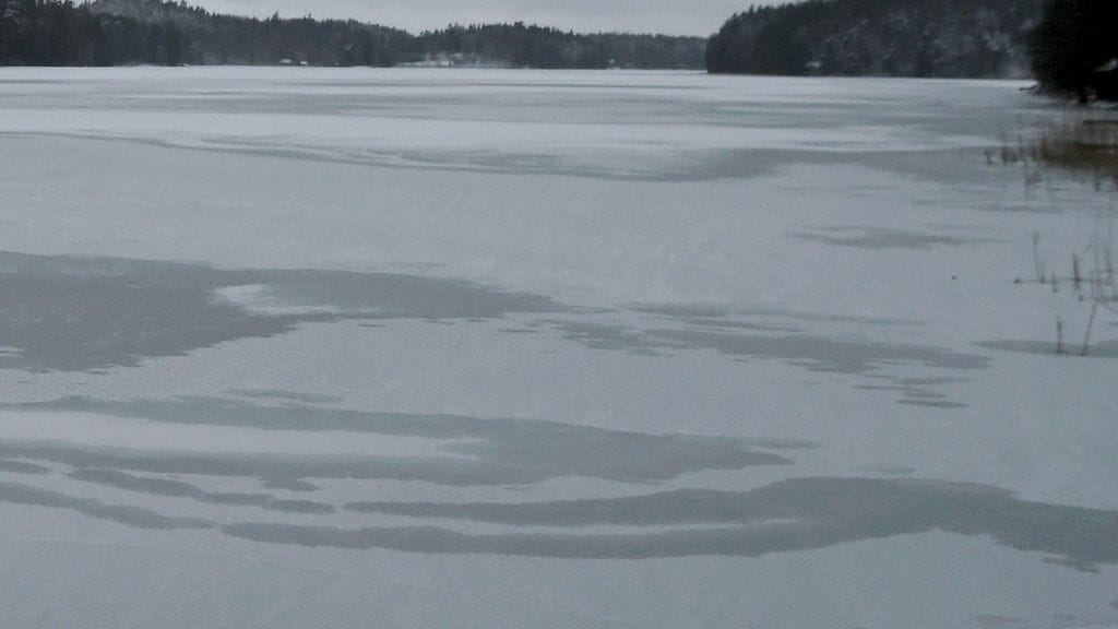 Kuoliaaksi paleltunut mies löydettiin tänään jäältä Nurmeksessa. Kuvituskuva, kuva ei tapahtumapaikalta.