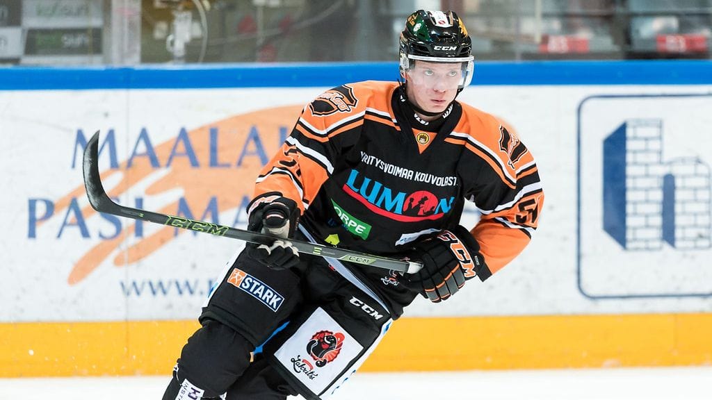 Mikko Virtanen avasi kikkakirjansa.