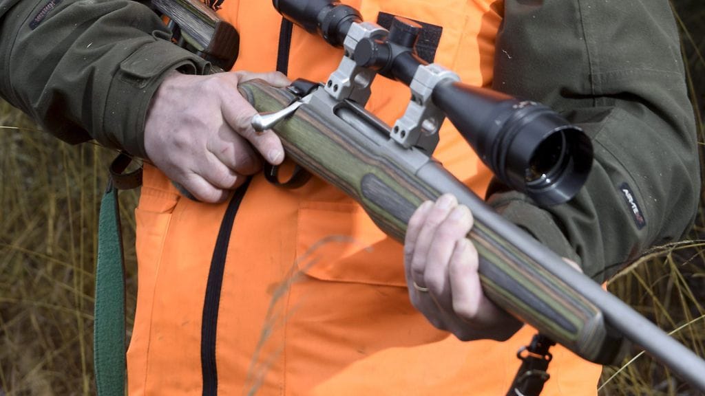 Toverinsa vahingossa ampunut mies oli ollut varma siitä, että oli nähnyt kiikaritähtäimensä läpi kauriin, poliisi kertoo. Kuvituskuva.