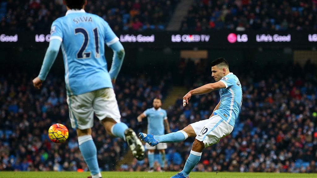 Sergio Aguero laukoi kaksi maalia Manchester Citylle.