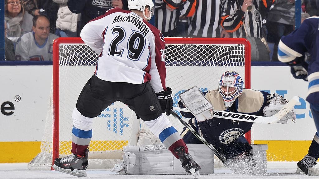 Joonas Korpisalo eiu hetkahtanut Nathan MacKinnonin ja muiden lähentelyistä