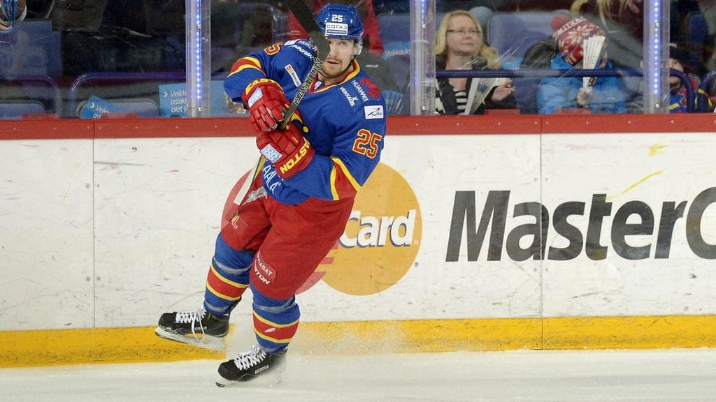 Pekka Jormakka latasi Jokerien avausmaalin ensimmäisen erän lopussa.