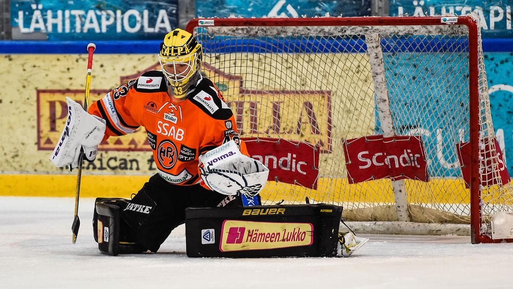 Samu Perhonen torjui HPK:lle 2-1-voiton Tapparasta.