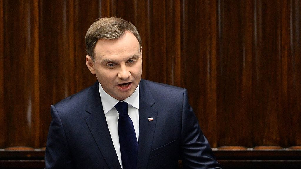 Puolan presidentti Andrzej Duda estää veto-oikeudellaan kiistellyn lain korkeimman oikeuden uudistamisesta.