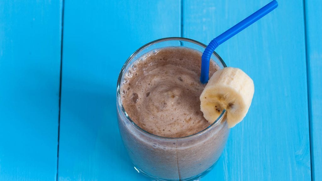 Banaani ja suklaa sopivat oivallisesti osaksi aamupalasmoothieta.