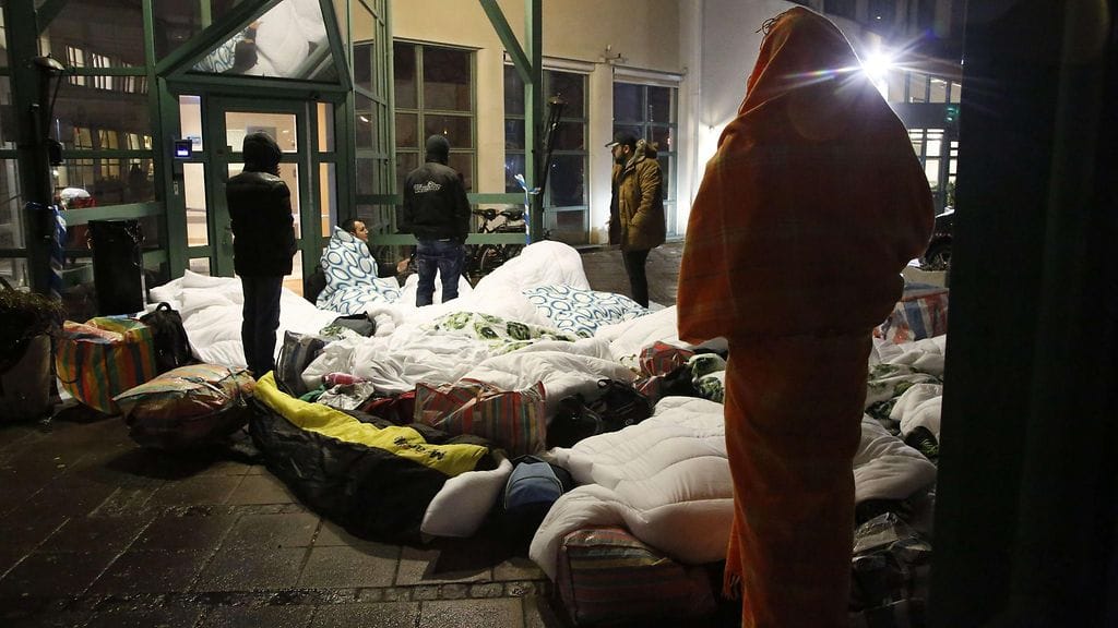 Turvapaikanhakijoita vastaanottokeskuksessa Malmössa. Kuvituskuva.