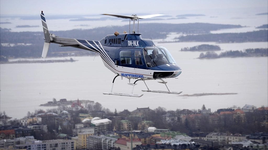 Helikopteri Helsingin yllä.
