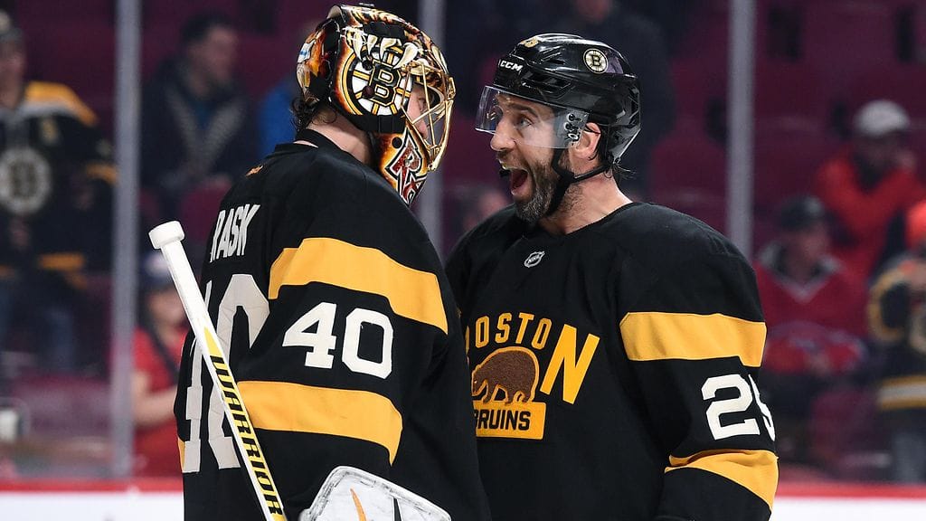 Tuukka Rask ja Max Talbot iloitsivat voitosta.