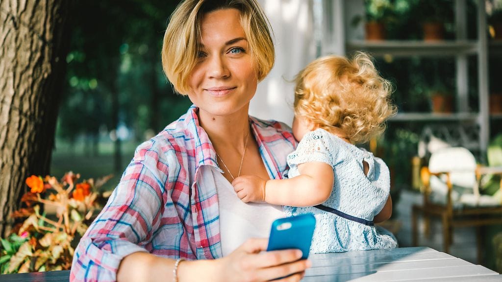 "Sille naiselle puistossa, joka katsoi puhelintaan jättäen lapsensa huomiotta, ihailen sinua."