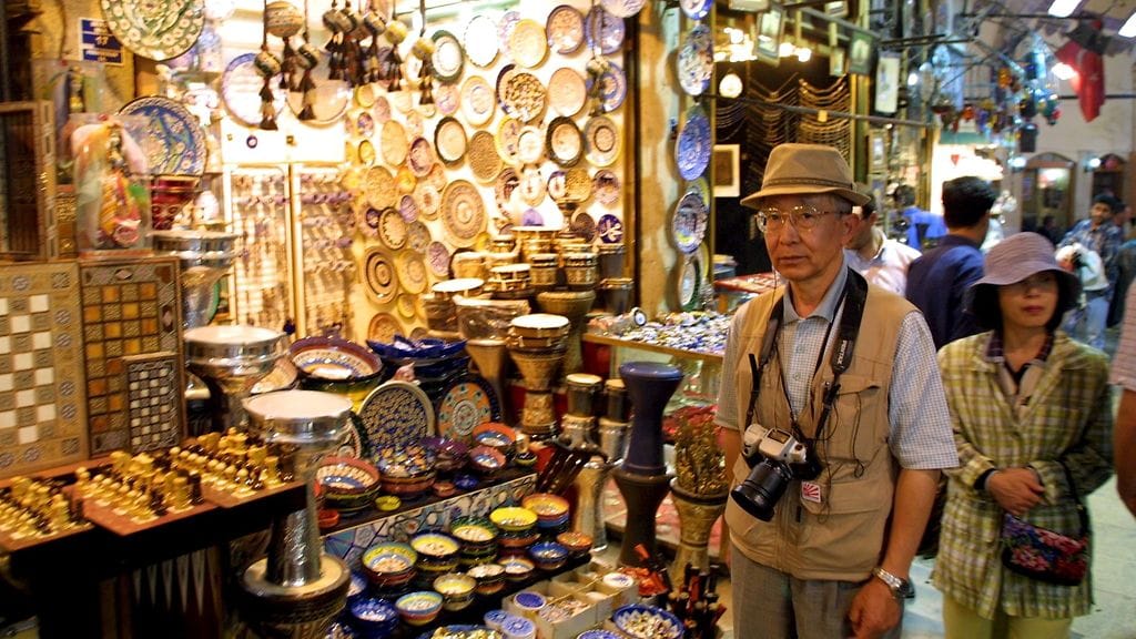 Turismi on yksi Turkin tärkeimpiä tulonlähteitä. Turistikatoa pyritään nyt estämään polttoainetuilla. (EPA)