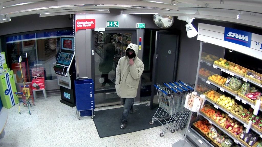 Suomea puhunut mies ryösti aseella uhaten Kirjastopolun Siwan hieman ennen iltayhdeksää tiistaina.