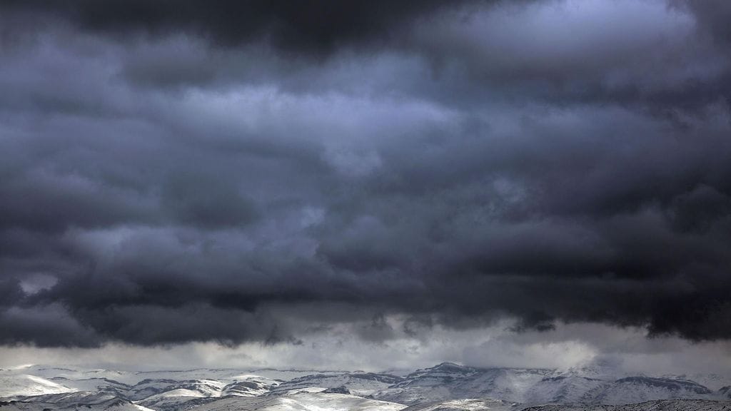 Kuvituskuva. Uhkaavan näköinen oli taivas Bekaan laaksossa Syyrian ja Libanonin rajalla 20. tammikuuta 2016.