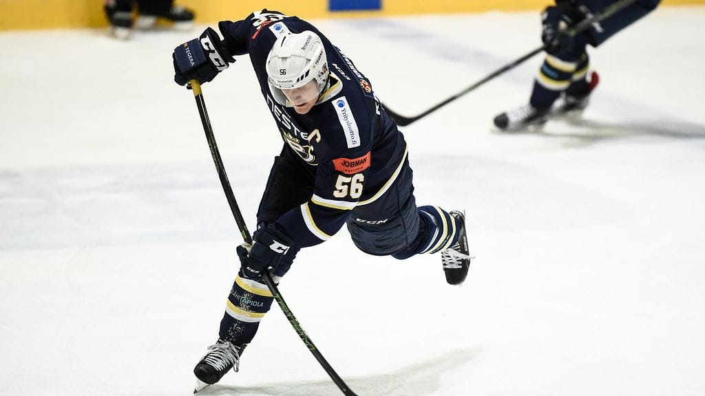 Kalle Kaijomaa siirtyi kesken kauden Bluesista TPS:ään.