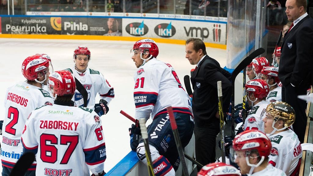 Antti Törmäsen HIFK onnistui neljän kentän voimin kaatamaan TPS:n.