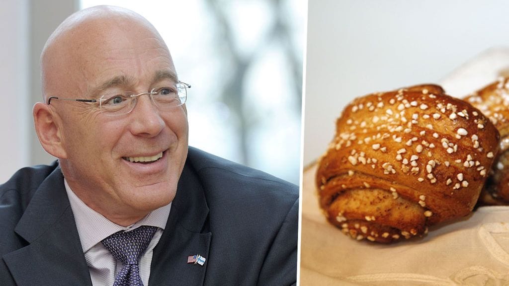 Bruce Oreck on suuri korvapuustien ystävä.