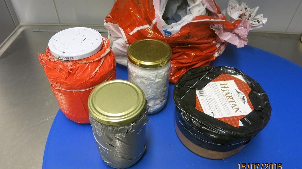 Kahdesta Jurvassa sijainneesta asunnosta löytyi amfetamiinia sekä tehtailuun vaadittavia kemikaaleja ja tarvikkeita.