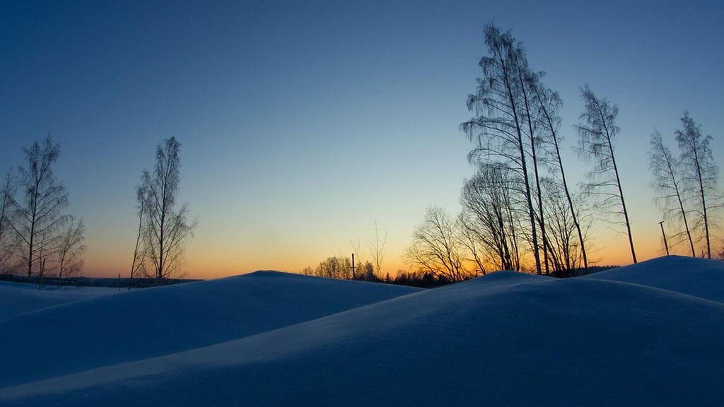 Jos ihminen on hypotermian vuoksi täysin liikuntakyvytön tai tajuton, ei häntä pidä liikutella turhaan.