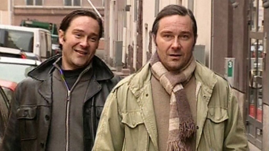 Salatut elämät - Aaro palaa Pihlajakadulle piinaamaan Eeroa.