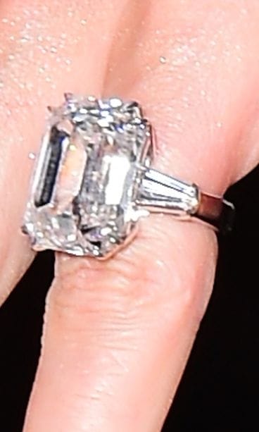 Mariah Carey sormus 3