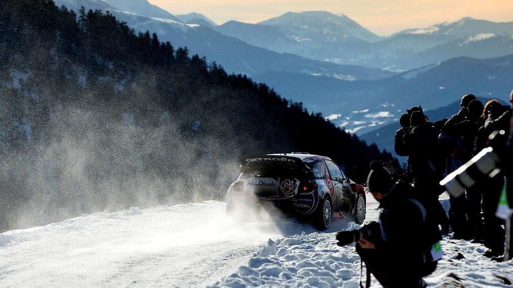 Citroenin Kris Meeke joutui keskeyttämään toiselta sijalta vaihdelaatikkovian vuoksi.