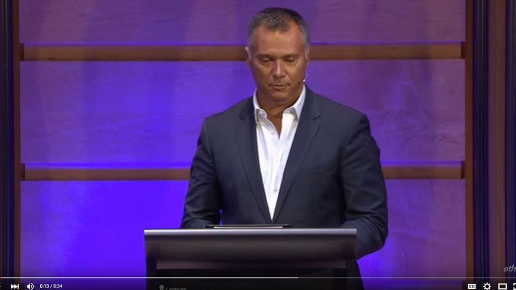 Australialaisen toimittajan Stan Grantin puhe nousi nettihitiksi Australiassa. Kuva: YouTube.