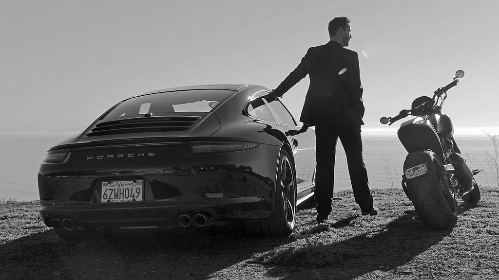 Keanu Reeves ja Porsche 911 Carrera 4S.