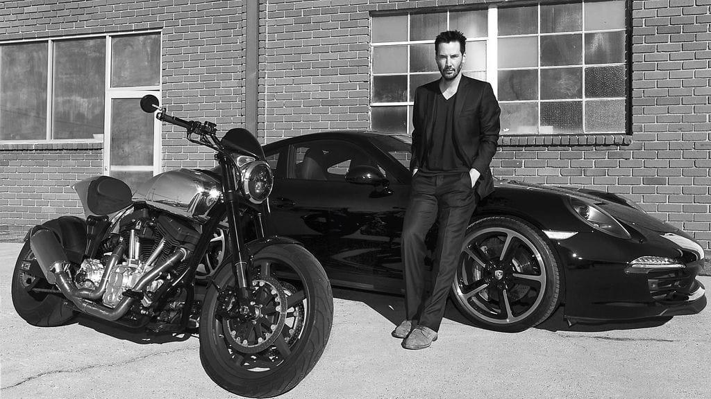 Keanu Reeves, miehen oman moottoripyöräpajan KRGT-1-motskari ja Porsche 911 Carrera 4S.