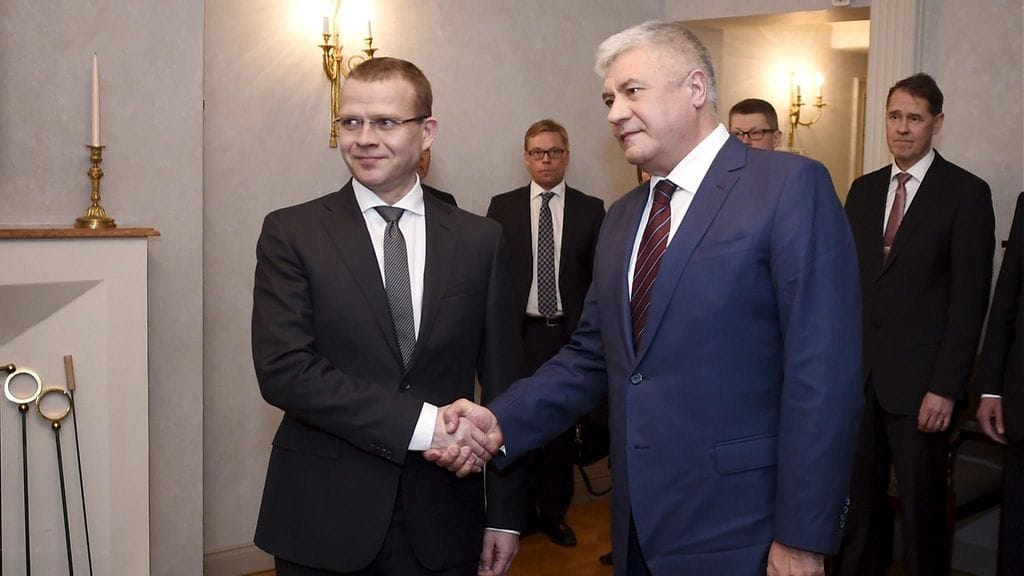 Suomen ja Venäjän sisäministerit Petteri Orpo (vas.) ja Vladimir Kolokoltsev tapasivat Vantaalla 26. tammikuuta 2016.