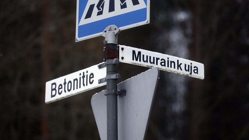 Jyväskylän Huhtasuon kaupunginosassa jatkui kerrostalon piiritystilanne keskiviikkoaamuna 27. tammikuuta 2016. Kerrostalohuoneistossa on henkilö, joka poliisin mukaan on käyttäytynyt uhkaavasti ja uhannut käyttää räjähteitä.