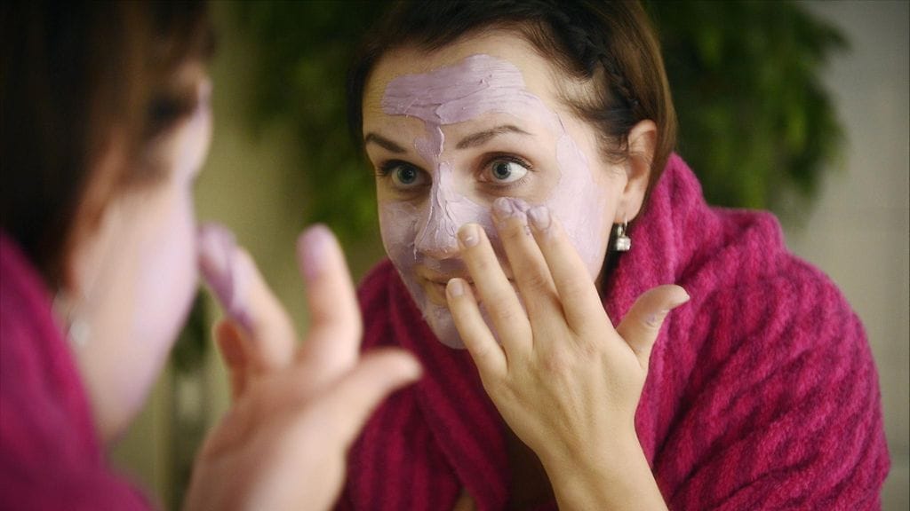 Erilaisten hoitovoiteiden yhdisteleminen voi aiheuttaa ihoärsytystä.