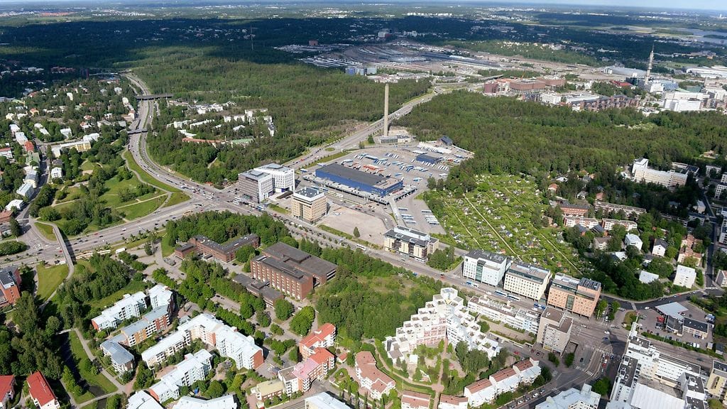 Mihin sitä muuttaisi? Kuvassa Mannerheimintien ja Hakamäentien risteys Helsingissä 2015.