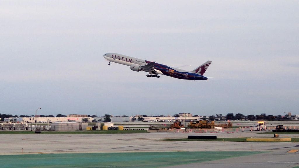 Dohasta Qatarista Uuden-Seelannin Aucklandiin matkannut Qatar Airways -lentoyhtiön Boeing 777 -kone teki matkaa 16 tuntia ja 23 minuuttia.