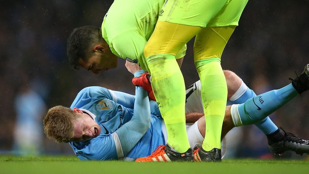 Kevin De Bruyne loukkaantui välieräottelun viime hetkillä.