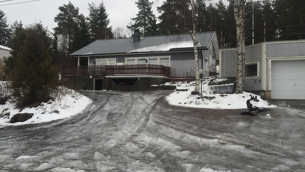 Hämeen poliisin rikosylikomisario Martti Hirvonen myöntää Iltalehdelle, että poliisi oli saanut tapauksesta vihjeitä jo ennen oikeuslääketieteellisen raportin valmistumista.