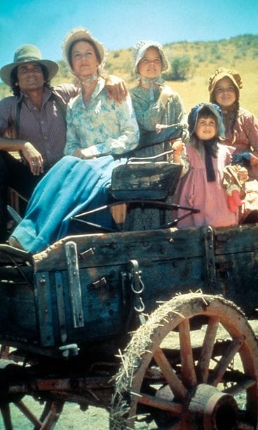 Pieni talo preerialla, koko perhe