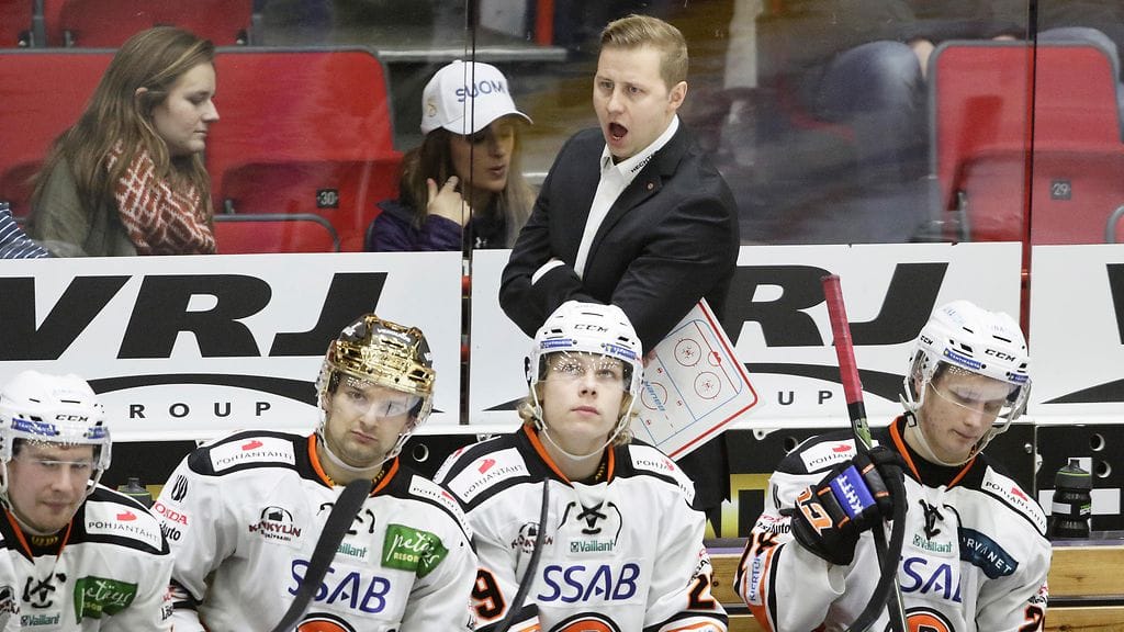 Olli Salon luotsaama HPK kellisti eilen HIFK:n. Tänään joukkueet kohtaavat uudelleen.