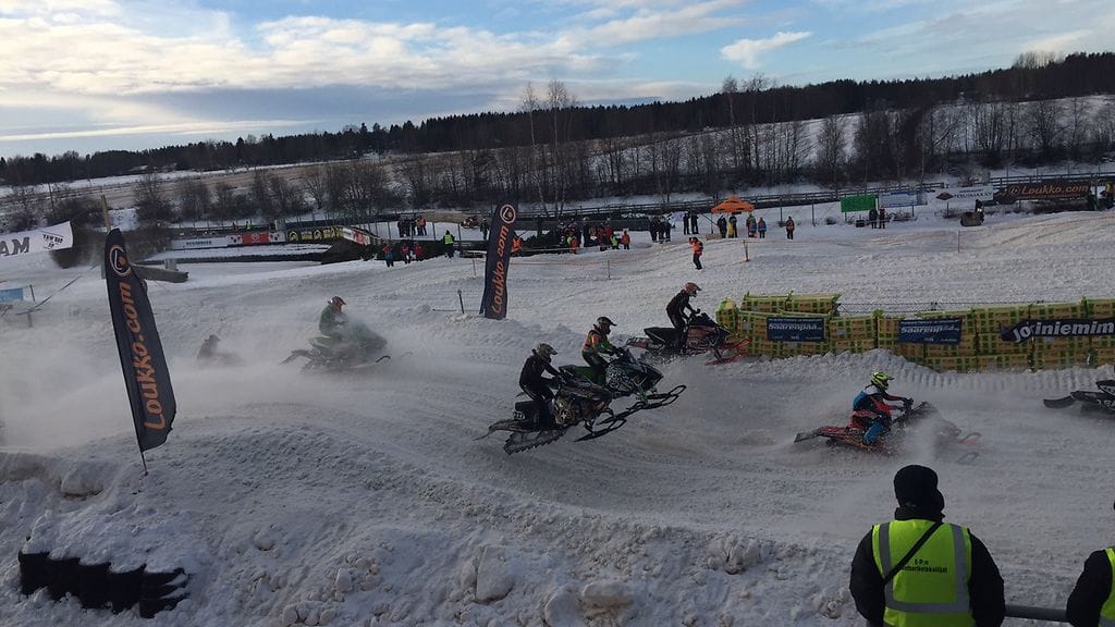 Radalle ampaisee lähdössä yhtä aikaa 20 kelkkaa.