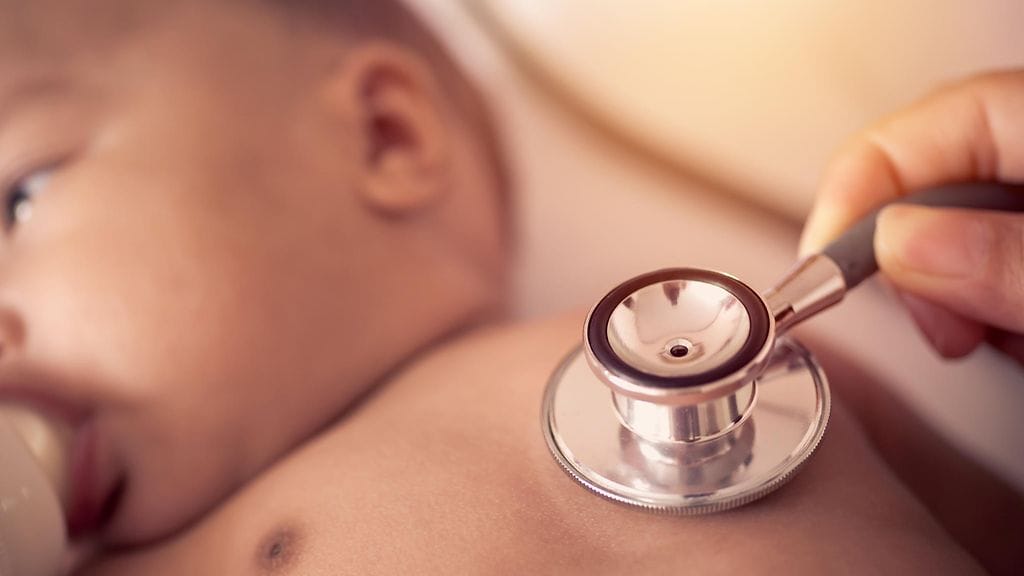 Kuolleen pojan äiti pelasti epäitsekkäällä teollaan kolmen lapsen hengen.