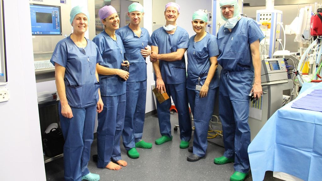 Sveitsiläiset kirurgit onnistuivat erottamaan vain kahdeksan päivän ikäiset siamilaiset kaksoset haastavassa leikkauksessa.