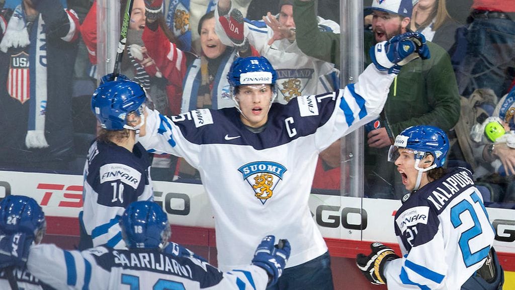 Mikko Rantanen juhli nuorten MM-kultaa vuodenvaihteessa.