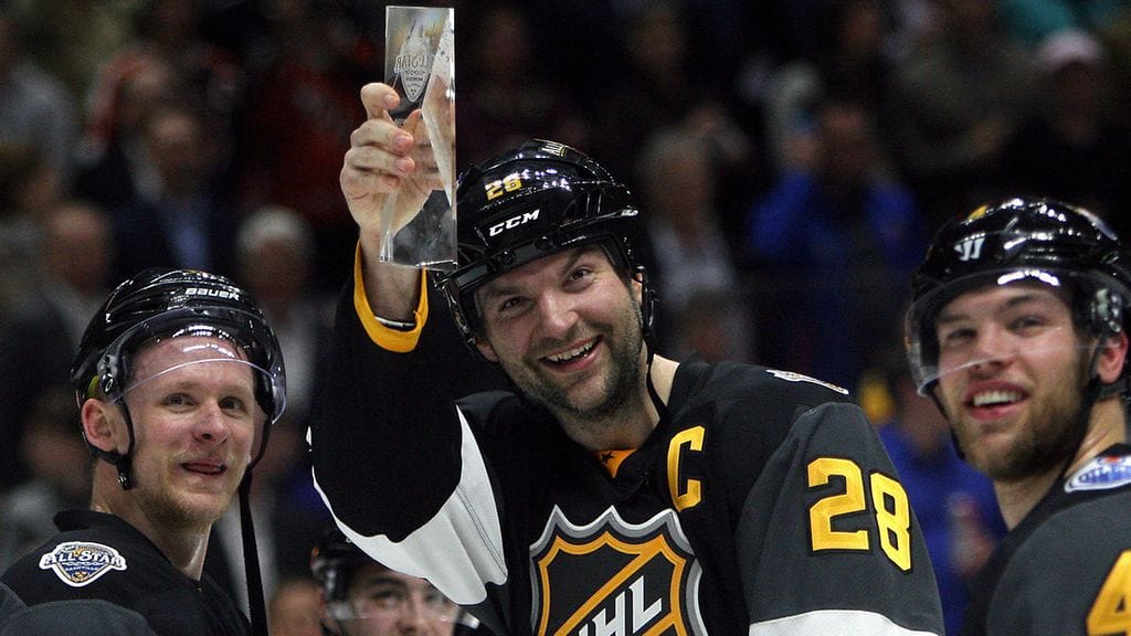 John Scott (kesk.) äänestettiin All-Star-turnauksen arvokkaimmaksi pelaajaksi.