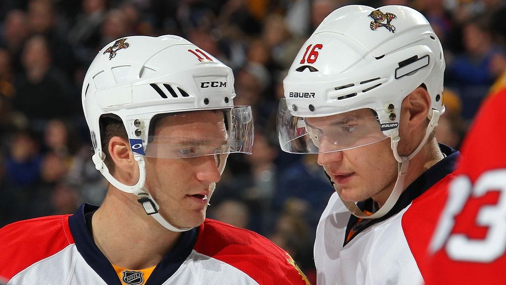 Jonathan Huberdeau (vas.) ja Aleksander Barkov juonivat Floridalle voiton