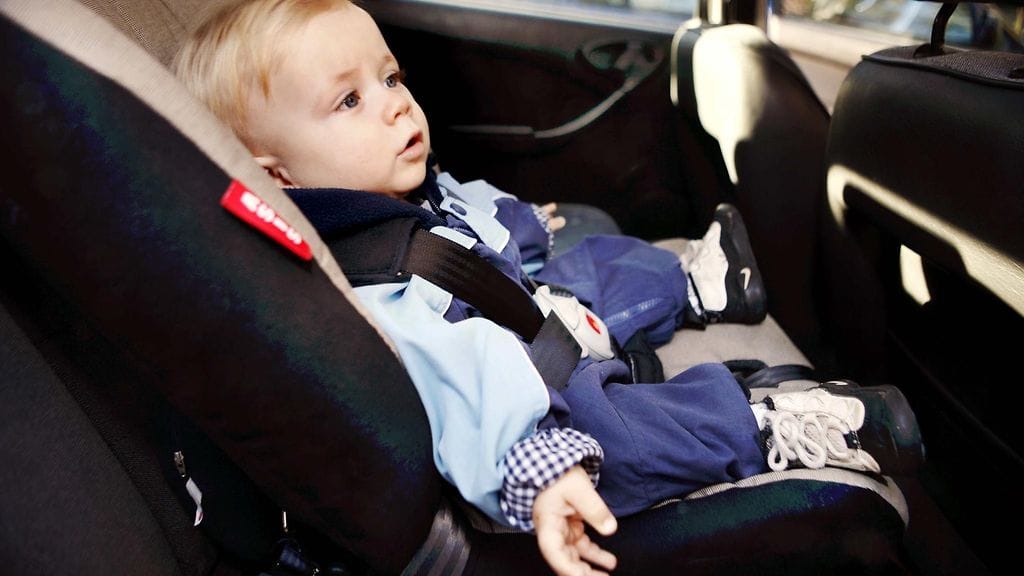 Kun lapsi matkustaa, tulisi katse kiinnittää ennen kaikkea turvallisuuteen.