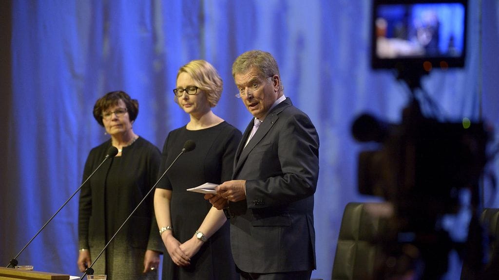 Eduskunnan pääsihteeri Maija-Leena Paavola, eduskunnan puhemies Maria Lohela ja tasavallan presidentti Sauli Niinistö valtiopäivien avajaisissa Finlandia-talossa Helsingissä 3. helmikuuta.