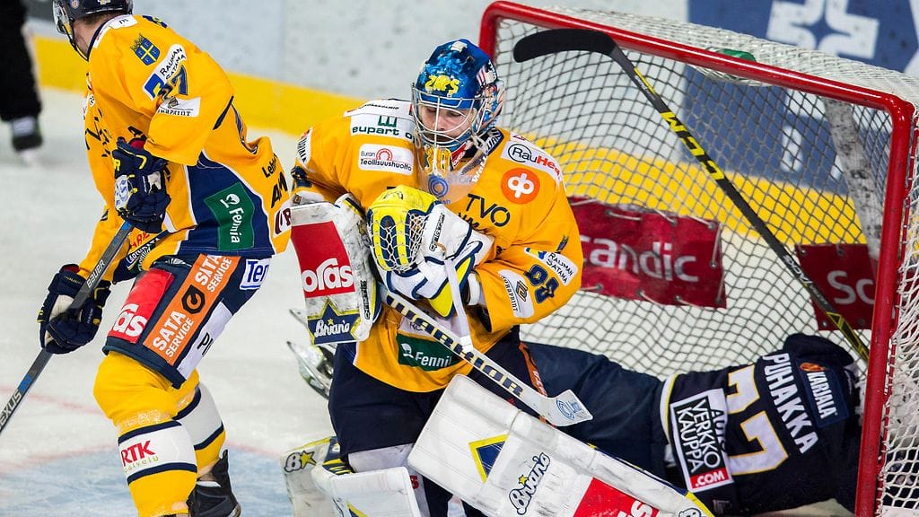 Ainoastaan Bluesin pelaajat päätyivät Ryan Zapolskin vartioimaan maaliin.