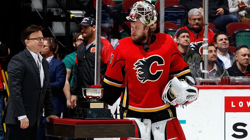 Karri Rämö vastaanotti Sportsnetin palkinnon ennen peliä