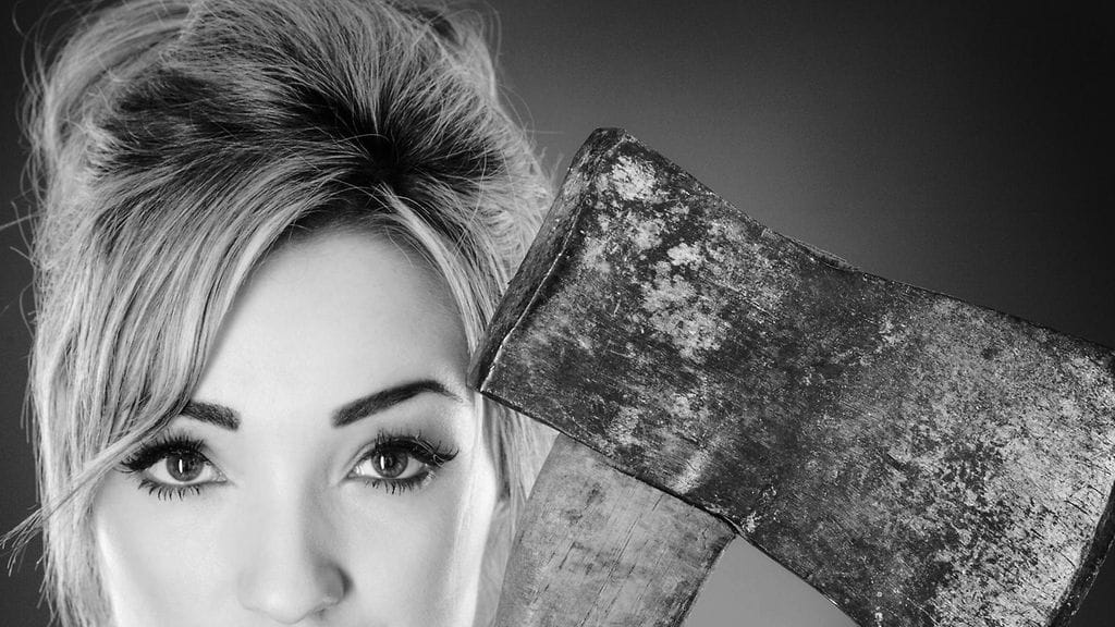 "Kirves, jolla on hajotettu entisen rakastetun koko irtaimisto." Näitä ja muita tarinoita on kerätty yhteen näyttelyyn.